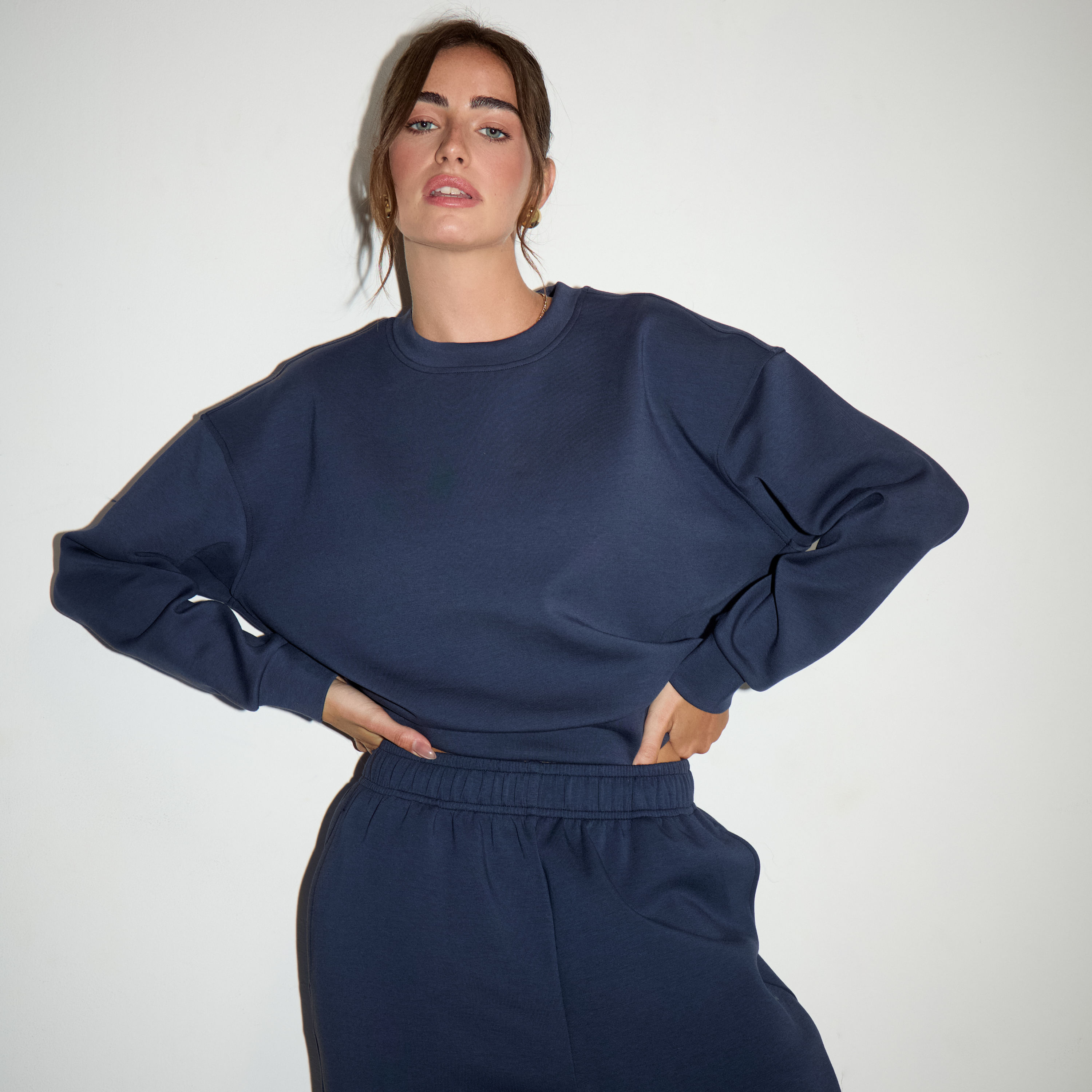 Snug crew neck atomik