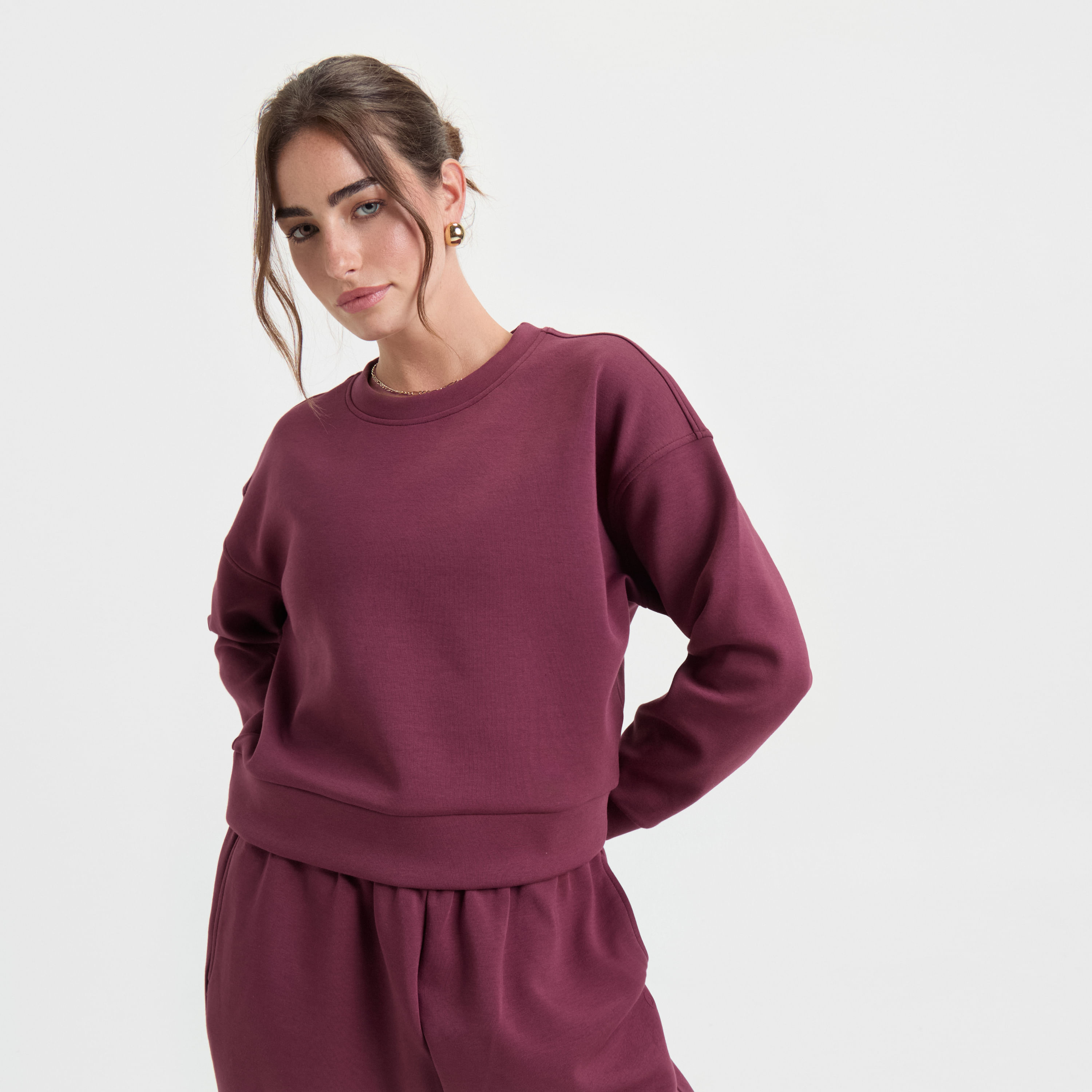 Snug crew neck