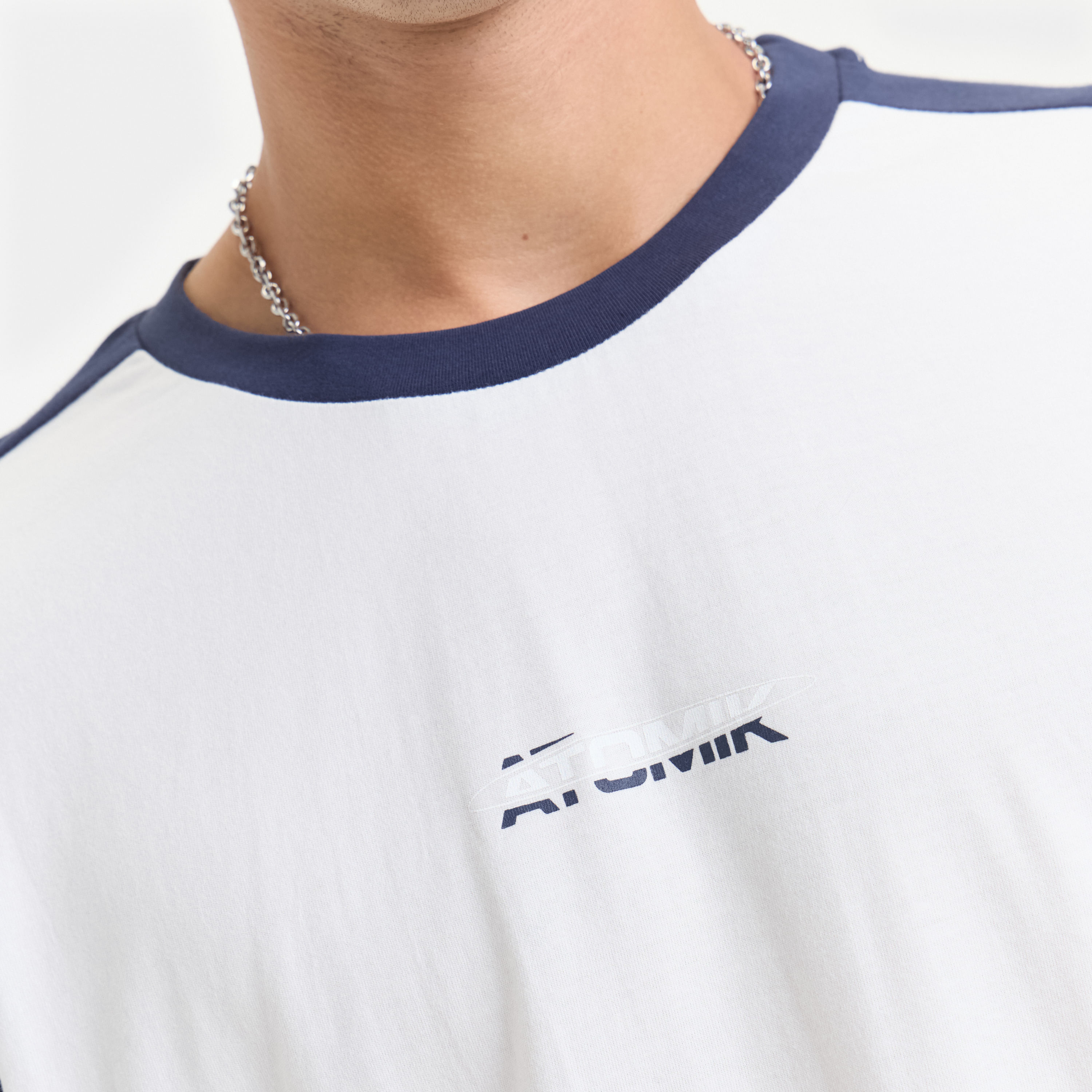 Ring Logo Tee de Atomik — imagen 4