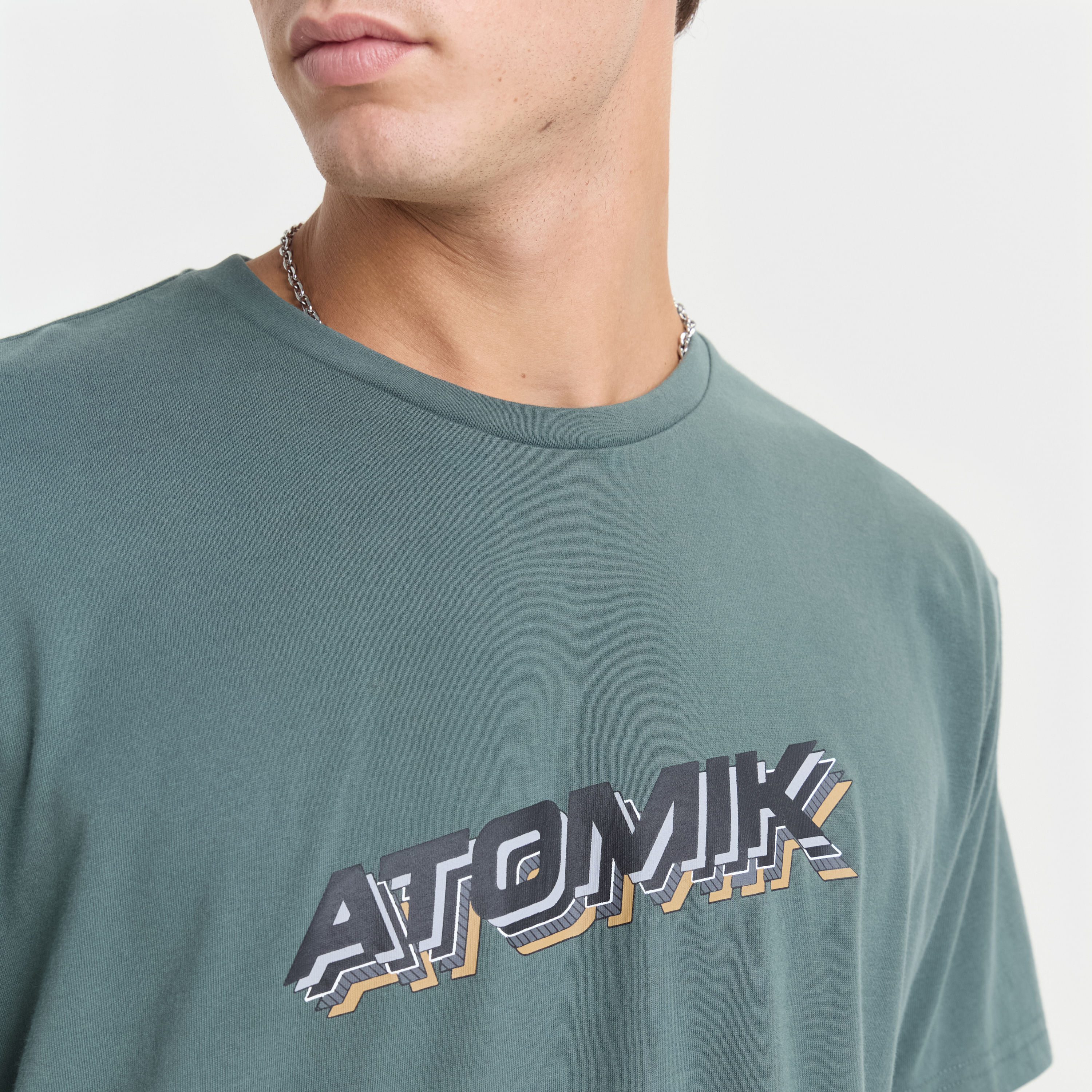 Atomik unset logo tee — imagen 3